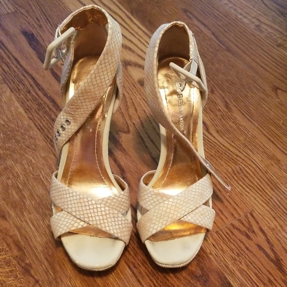 Heels - Picture 6 of 8